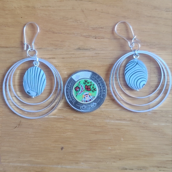 Black and White Shell Hoop Earrings - Picture 5 of 6